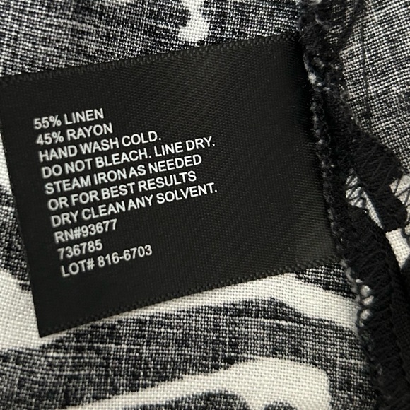 5/$25 East 5th linen blend black and white animal like print blouse size medium - Picture 7 of 11